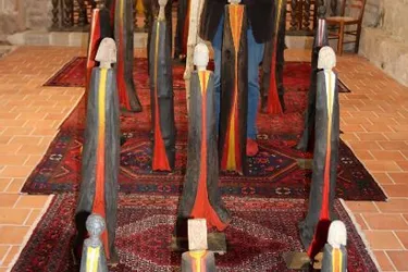 Sculptures : 80 moines exposés dans la chapelle de Polier