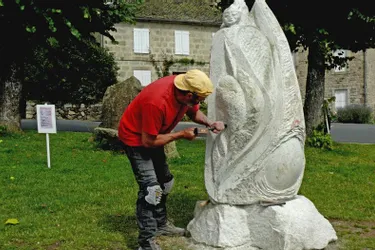 Le rendez-vous international de sculpture sur pierre de Menet se tiendra du 12 au 21 juillet