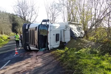 Un camion se renverse à Trizac (Cantal), le conducteur blessé