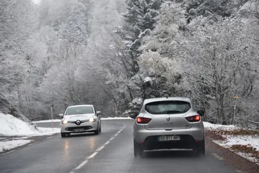 Des restrictions de circulation dans le Cantal à cause de la neige, du verglas et des crues