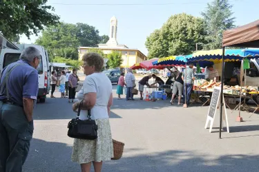 De nombreux commerçants berrichons animent le marché bourbonnais chaque mardi