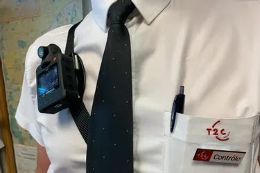Les contrôleurs de la T2C dans l'agglomération clermontoise sont désormais équipés de caméras piéton
