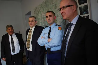 Le sous-préfet de Brioude et le procureur en visite à la gendarmerie, mercredi