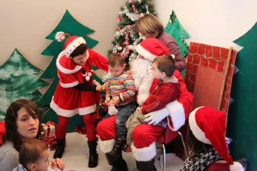 Les enfants de l’accueil familial ont reçu le Père Noël
