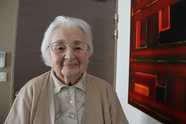 Dans le Cantal, Jeannine, 90 ans, n'ira pas voter pour la deuxième fois de sa vie, mais enjoint toutes les femmes à exercer leur droit