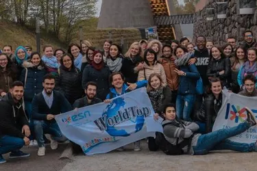 Les étudiants étrangers de l’association WorldTop à Vulcania