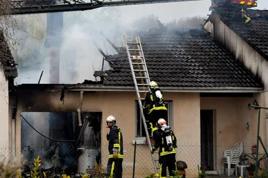 Maison en feu à Bellerive-sur-Allier : deux personnes âgées incommodées