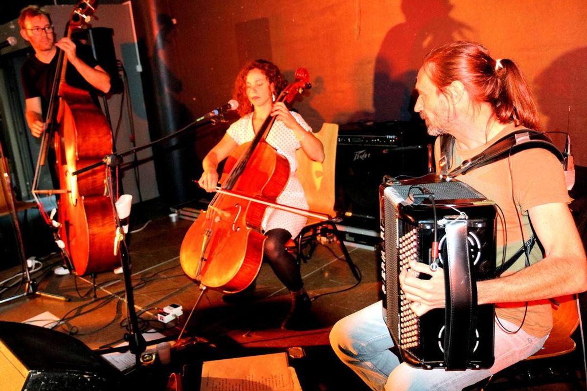 Helena Roux Hélène Roux et son trio ont charmé le public - L'Yonne Républicaine