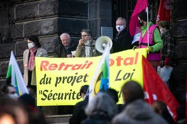 Mobilisation contre le projet de loi « sécurité globale » à Clermont-Ferrand : « le gouvernement prépare l'échafaud de nos libertés »