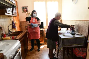 Elles brisent la solitude et soignent les maux de l'âme : les aides à domicile au chevet des seniors en Corrèze