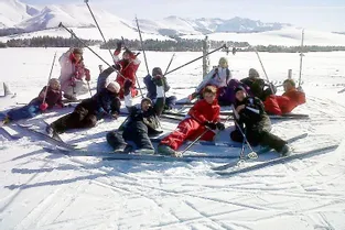 Les enfants adeptes du ski de fond