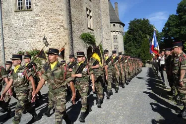 Les soldats du 126e RI au château