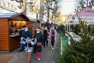 Quel est le bilan du marché de Noël avenue Marx-Dormoy à Montluçon (Allier) pour les exposants et la ville ?