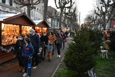 Retour en images sur les premiers jours du marché de Noël de Montluçon (Allier)