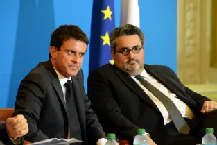 Manuel Valls et la ministre de la Culture Audrey Azoulay à Clermont-Ferrand ce samedi