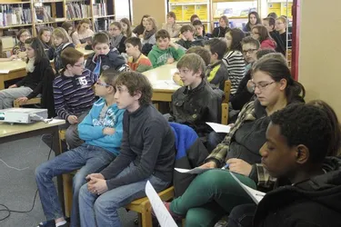 Quarante élèves et des profs du collège Charles-Péguy participe au journal de leur établissement