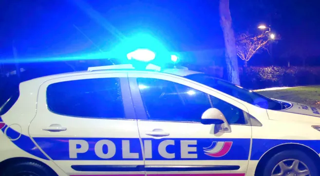 Voiture accidentée dans une piscine