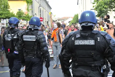 [Vidéo] Affrontements entre forces de l'ordre et festivaliers à Aurillac