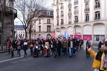 Grève dans les Ehpad : 600 manifestants devant la préfecture du Puy-de-Dôme