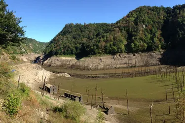 Les spectaculaires images de la vidange du barrage de Marèges [Diaporama]