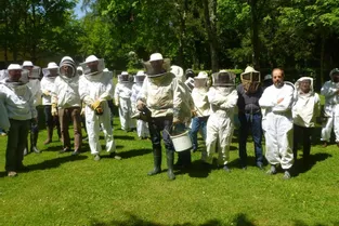 Le stage d'apiculture à Arpajon-sur-Cère