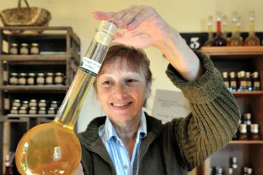 A Montvicq, à l’ancienne carrière, Claire Le Mogne produit du vinaigre de cidre biologique