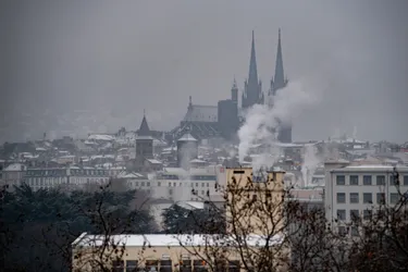 Clermont-Ferrand et ses environs saupoudrés de neige