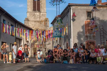 Le but de l'association Arts Jeux Rôles à Augerolles (Puy-de-Dôme) : "amener de la culture en milieu rural"