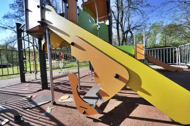 L'aire de jeux et des équipements vandalisés au parc des Perrières