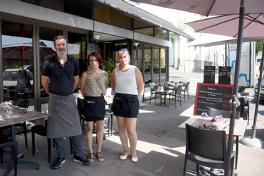Le restaurant Les Ateliers a ouvert en face de la gare d'Aurillac (Cantal) avec la volonté de promouvoir le circuit-court et les produits frais