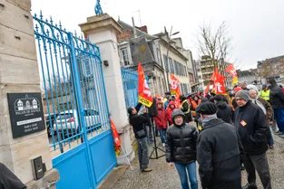 Pourquoi la CGT a mobilisé une soixantaine de personnes devant le tribunal de Montluçon ce jeudi matin ?