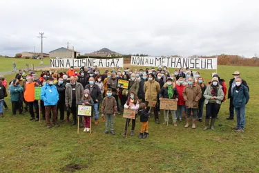 Une centaine de personnes réunies à Saint-Rémy-de-Chargnat (Puy-de-Dôme) contre le projet de méthaniseur