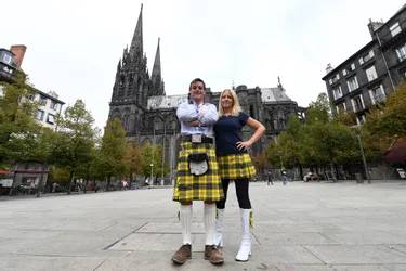 Des Écossais lancent des kilts jaunes et bleus pour les supporters de l'ASM