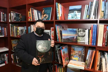 Le confinement est "un nouveau coup sur la tête" pour le libraire indépendant Gilles Lacour, à Moulins