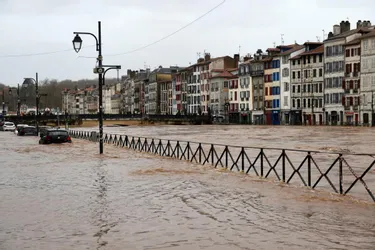 Pluies et inondations : les Pyrénées-Atlantiques et les Landes passent en vigilance rouge