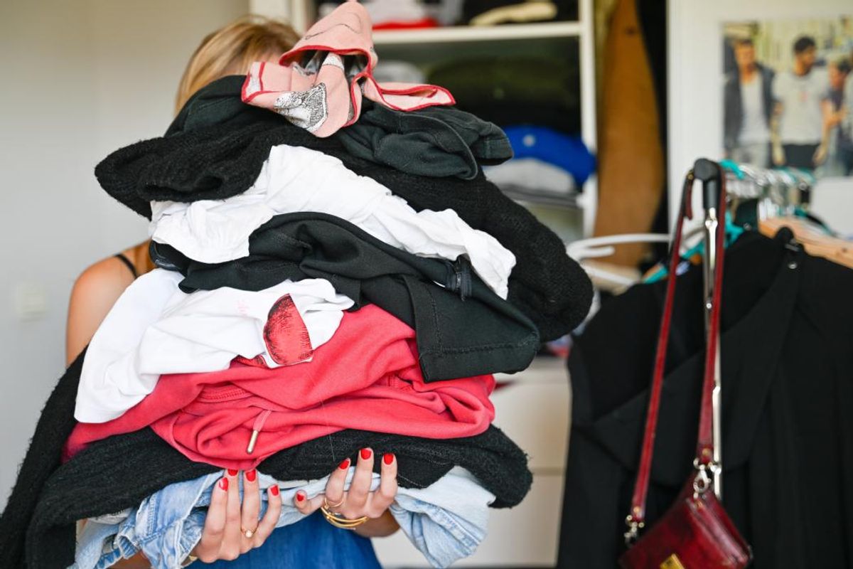 STOP Fast Fashion : Le Sénat Vote une Loi Révolutionnaire – Pénalités, Publicité Limitée et Impact Environnemental