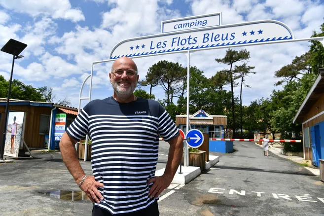 Ravag par le feu il y a un an, le clbre camping des Flots Bleus, cher   Franck Dubosc, a d repartir  zro - La Montagne
