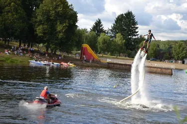 Le flyboard, un sport fun de l’été à découvrir aussi à Neuvic