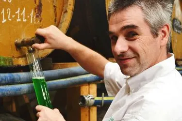 A 37 ans, Alexis Lamaud, maître distillateur, est l’homme aux 100.000 bouteilles par an de Pagès