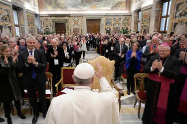 Le pape encourage Wauquiez et des élus à « ne pas oublier les migrants »
