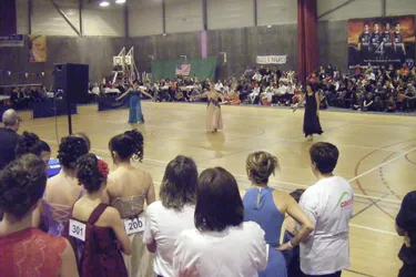 Onze Cantaliennes se sont qualifiées pour la finale nationale de danse en ligne country