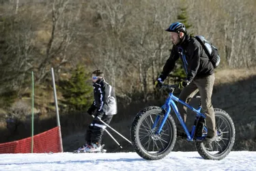 À la station du Mont Dore, une agence de guides propose des initiations à un nouveau genre de vélo