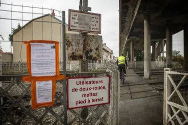 Des travaux sur le passage piéton de la SNCF à Montluçon, plus d'un an après un accident mortel