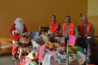 Les bénévoles ont organisé un marché de Noël aux jouets