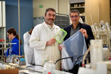 Un plastique biodégradable inventé en Auvergne pour emballer fruits et légumes