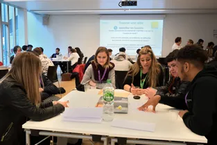 47 jeunes en décrochage scolaire planchent sur l'espace de travail du futur avec l'académie de Clermont-Ferrand