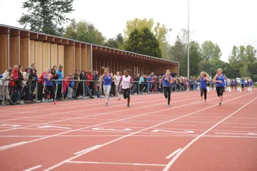 Cent athlètes au stade Marie-José Pérec d'Aurillac, ce dimanche
