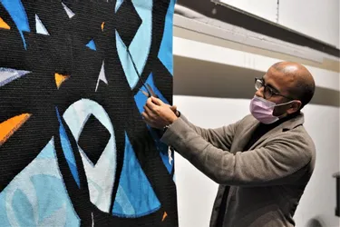 « C'est l'aube » inaugure une collaboration fructueuse entre l'artiste El Seed et la tapisserie d'Aubusson (Creuse)