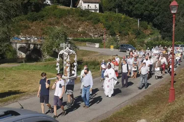 L’Assomption célébrée malgré le virus à Montfermy (Puy-de-Dôme)