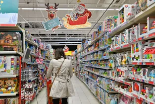 Dans les magasins de Montluçon, des familles anticipent l'achat des cadeaux de Noël par crainte d'un nouveau confinement